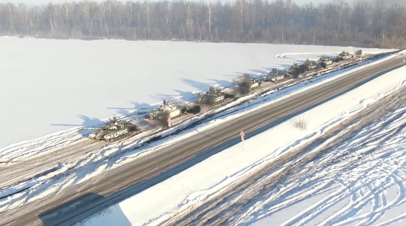 © Reuters. Russian tanks of the Western Military District units return to their permanent deployment sites, in an unknown location in Russia, in this still image taken from a handout video released February 15, 2022. Russian Defence Ministry/Handout via REUTERS 