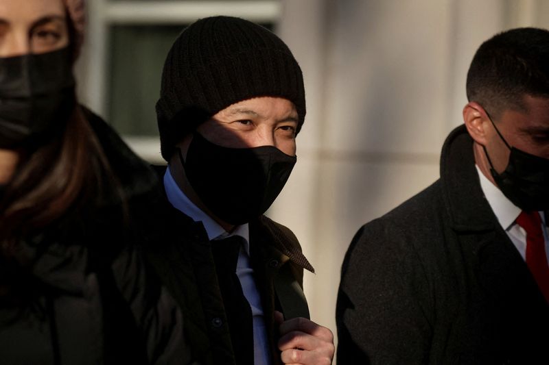 © Reuters. FILE PHOTO: Ex-Goldman Sachs banker Roger Ng exits after the first day of his criminal trial, at the United States Courthouse in Brooklyn, New York, U.S., February 14, 2022. REUTERS/Brendan McDermid