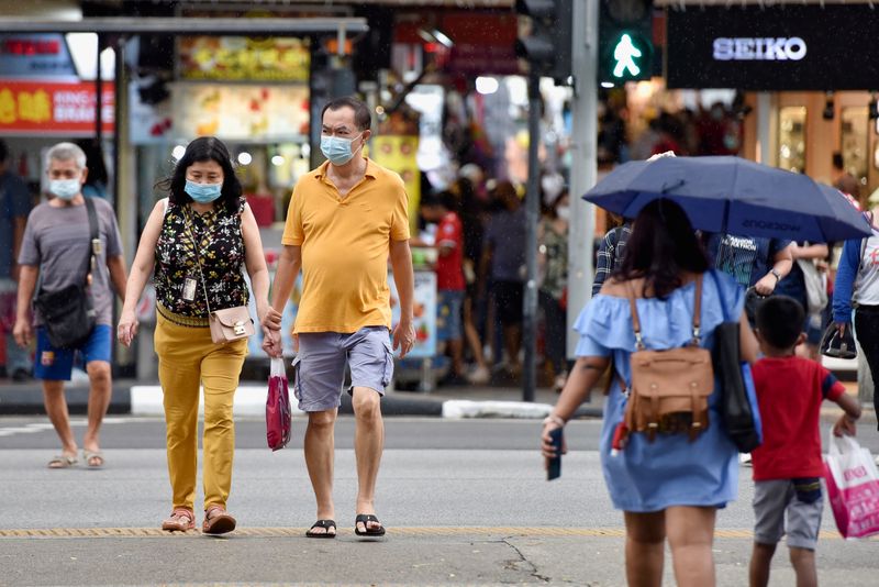 &copy; Reuters. シンガポールで１５日に確認された新型コロナウイルス感染者数が、１日としては過去最多の１万９１７９人となった。写真は２０２１年１１月、シンガポールで撮影（２０２２年　ロイタ