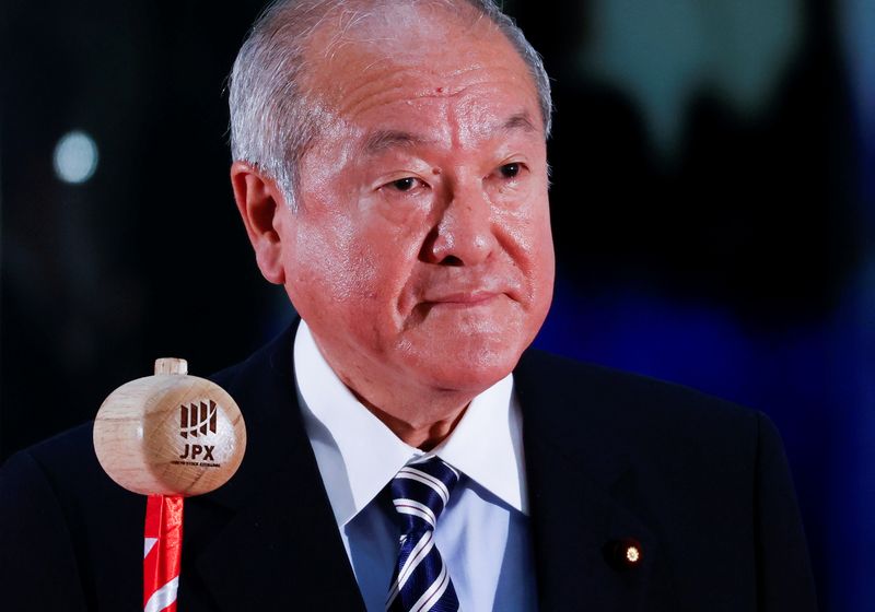 &copy; Reuters. FILE PHOTO: Japan's Finance Minister Shunichi Suzuki prepares to ring a bell during the New Year ceremony marking the open of trading in 2022 at the Tokyo Stock Exchange (TSE), amid the coronavirus disease (COVID-19) pandemic, in Tokyo, Japan, January 4, 