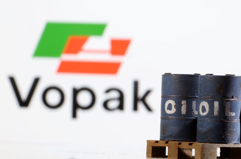&copy; Reuters. FILE PHOTO: A model of 3D printed oil barrels are seen in front of displayed Vopak logo in this illustration taken December 1, 2021. REUTERS/Dado Ruvic/Illustration