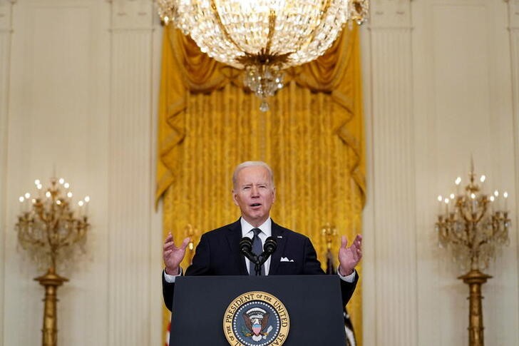 &copy; Reuters. U.S. President Joe Biden speaks about the situation in Russia and Ukraine from the White House in Washington, U.S., February 15, 2022. REUTERS/Kevin Lamarque