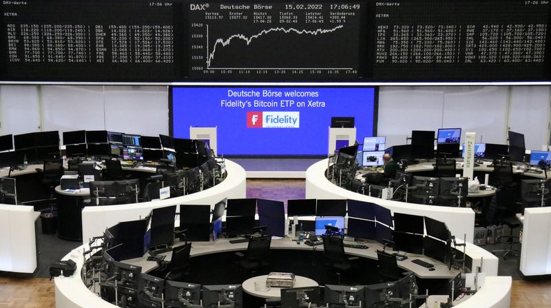 European stocks inch higher; investors focus on Russia-Ukraine tensions By Reuters