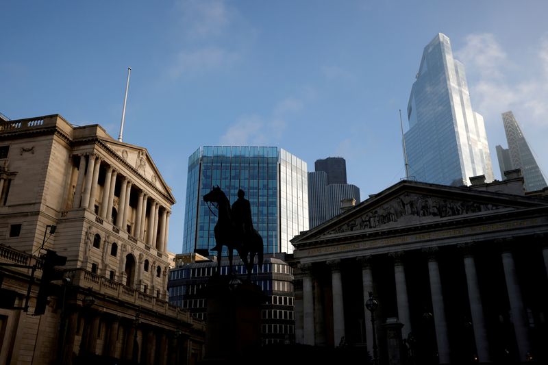 &copy; Reuters. FILE PHOTO: The Bank of England and the City of London financial district in London, Britain, November 5, 2020. REUTERS/John Sibley