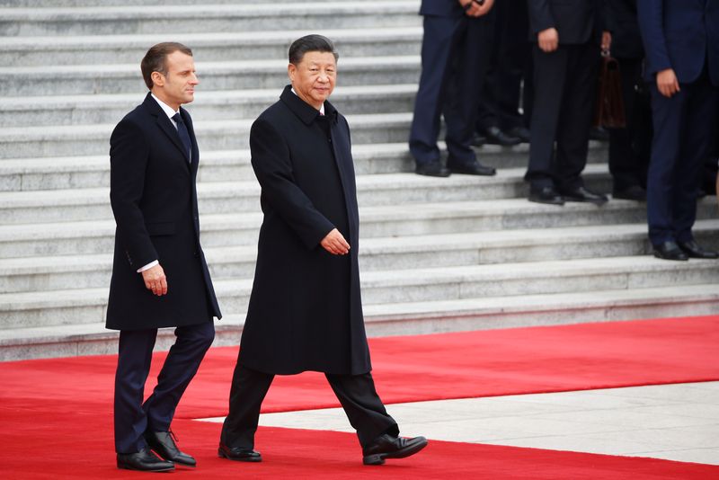 &copy; Reuters. Le président chinois Xi Jinping a estimé lors d'un entretien téléphonique jeudi avec son homologue français Emmanuel Macron que l'ensemble des parties concernées par la crise en Ukraine devraient privilégier le dialogue pour aboutir à une solution