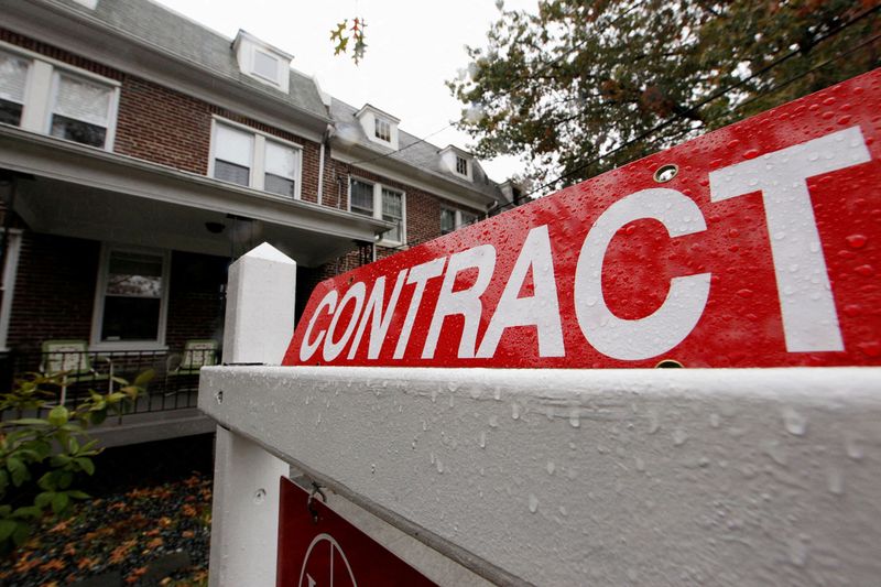 &copy; Reuters. FILE PHOTO: The interest rate on the most popular type of U.S. home loan surged last week by the most in two years. A home with a sign indicating that it is under contract to be sold is seen in a neighborhood of downtown Washington, October 27, 2009.  REU