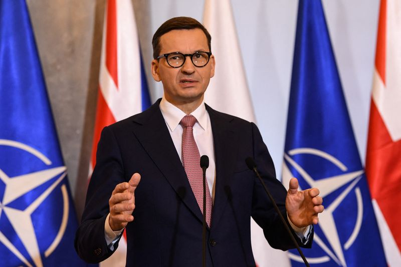 &copy; Reuters. Primeiro-ministro da Polônia, Mateusz Morawiecki, durante entrevista coletiva em Varsóvia
10/02/2022 Daniel Leal/Pool via REUTERS