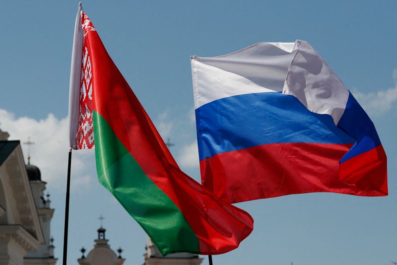 © Reuters. FILE PHOTO: Belarusian and Russian national flags fly during 