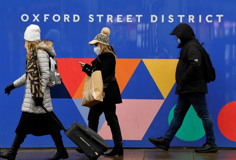 &copy; Reuters. Shoppers wearing protective masks walk on Oxford Street, as rules on wearing face coverings in some settings in England are relaxed, amid the spread of the coronavirus disease (COVID-19) pandemic, in London, Britain January 27, 2022. REUTERS/Toby Melville