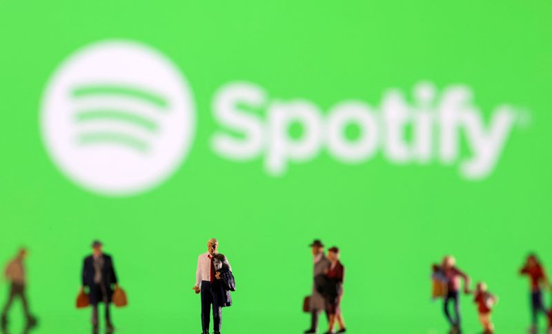 &copy; Reuters. FILE PHOTO: Small figurines are seen in front of displayed Spotify logo in this illustration taken February 11, 2022. REUTERS/Dado Ruvic/Ilustration