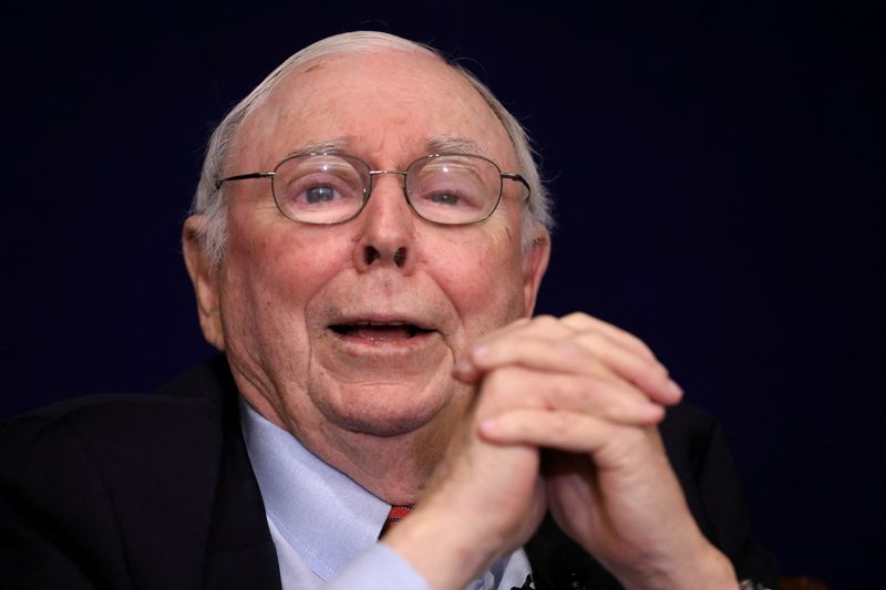 &copy; Reuters. FILE PHOTO: Berkshire Hathaway Inc Vice Chairman Charles Munger speaks at the Daily Journal annual meeting in Los Angeles, U.S., February 15, 2017. REUTERS/Lucy Nicholso/File Photo