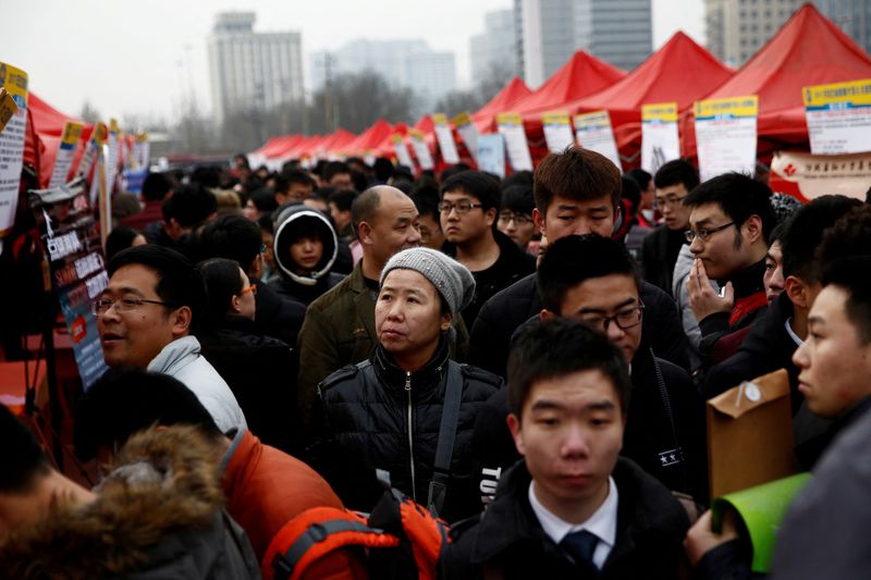 &copy; Reuters. FILE PHOTO: Job seekers attend an open air job fair for college graduates and the general public in the centre of Shijiazhuang, Hebei province, China, February 6, 2017.  REUTERS/Thomas Peter