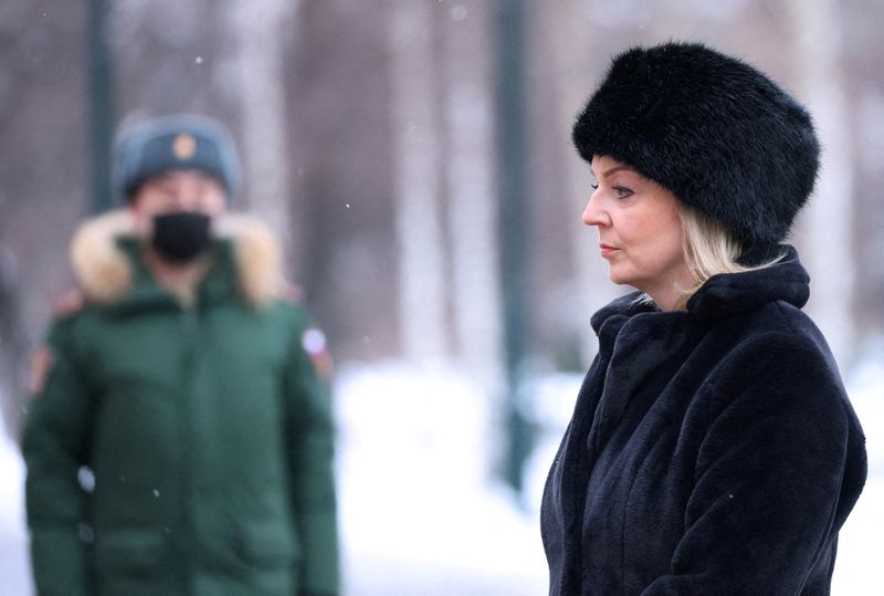 &copy; Reuters. وزيرة الخارجية البريطانية ليز تراس في موسكو يوم 10 فبراير شباط 2022. تصوير: ماكسيم شيميتوف - رويترز.
