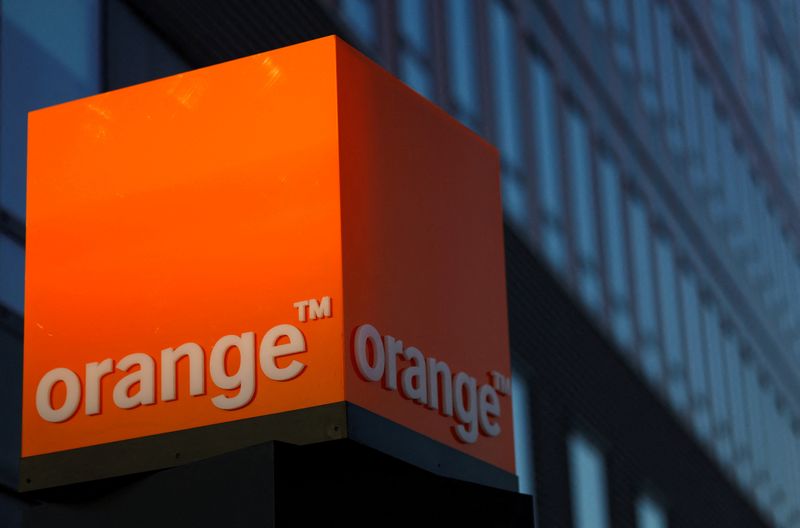 &copy; Reuters. FILE PHOTO: The logo of French telecom operator Orange is seen at the regional company headquarters in Nantes, France, January 24, 2022.  REUTERS/Stephane Mahe