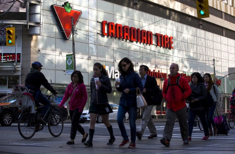 &copy; Reuters. FILE PHOTO: People walk by a Canadian Tire Store in downtown Toronto, May 14, 2015.   REUTERS/Mark Blinch/File Photo