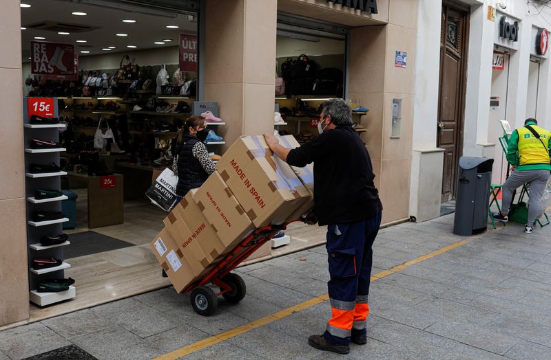 &copy; Reuters. FILE PHOTO: A worker pushes a cart with boxes into a shoe shop in Ronda, Spain February 3, 2022. REUTERS/Jon Nazca