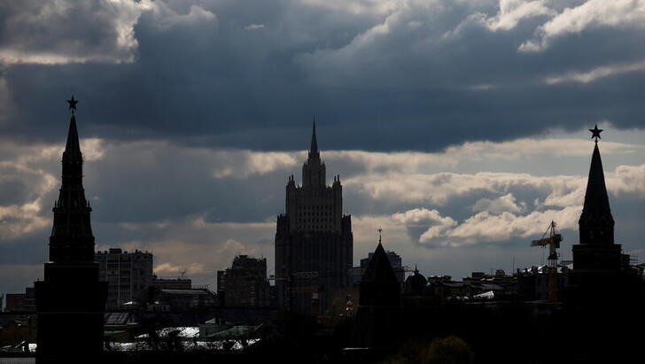 &copy; Reuters. A general view shows the Russian Foreign Ministry headquarters and towers of the Kremlin in Moscow, Russia April 26, 2021. REUTERS/Maxim Shemetov