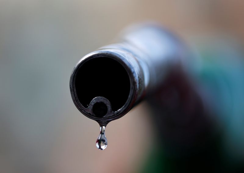 &copy; Reuters. FILE PHOTO - A drop of diesel is seen at the tip of a nozzle in a petrol station in Nice, France, October 20, 2021. REUTERS/Eric Gaillard