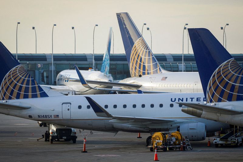 &copy; Reuters. FILE PHOTO: United Airlines planes are parked at their gates at O'Hare International Airport ahead of the Thanksgiving holiday in Chicago, Illinois, U.S., November 20, 2021.  REUTERS/Brendan McDermid/File Photo  GLOBAL BUSINESS WEEK AHEAD