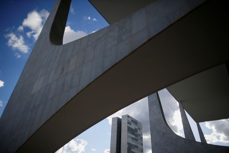&copy; Reuters. Congresso Nacional visto entre os arcos do Palácio do Planalto em Brasília
03/03/2021
REUTERS/Adriano Machado