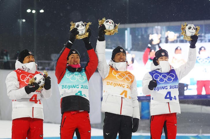 &copy; Reuters. 　北京冬季五輪は１７日、ノルディックスキー複合男子団体を行い、日本（渡部暁斗、渡部善斗、山本涼太、永井秀昭）は銅メダルを獲得した。メダル獲得は１９９４年リレハンメル五輪以