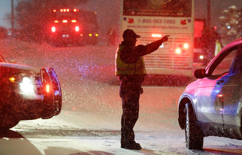 © Reuters. An Ontario Provincial Police (OPP) member turns away a car at a convention center near the airport where police are gathering as truckers and their supporters continue to protest against coronavirus disease (COVID-19) vaccine mandates in Ottawa, Ontario, Canada, February 17, 2022. REUTERS/Patrick Doyle