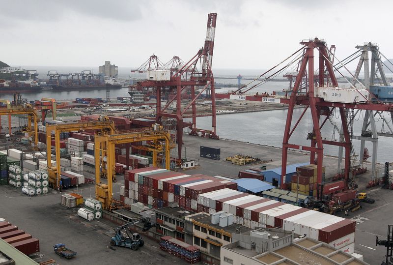 &copy; Reuters. FILE PHOTO: Containers are seen stacked up at Keelung port, northern Taiwan, October 30, 2015. REUTERS/Pichi Chuang