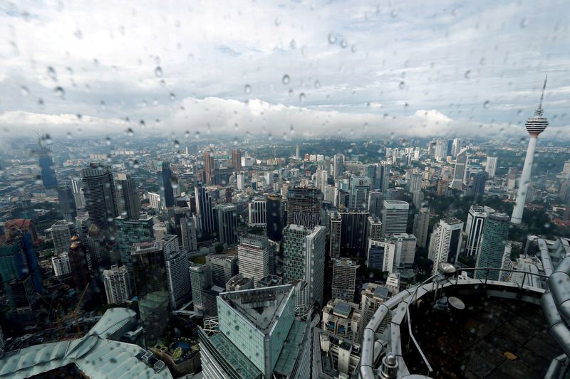 &copy; Reuters. FILE PHOTO: FILE PHOTO: A view of the Kuala Lumpur city skyline in Malaysia August 15, 2017. REUTERS/Lai Seng Sin