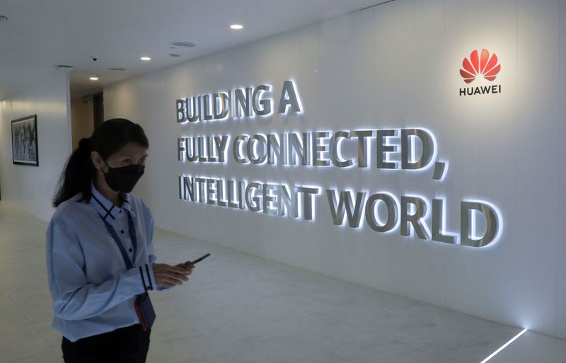 &copy; Reuters. A Huawei's staff uses her smartphone at the telecommunication company's Customer Experience Centre in Kuala Lumpur, Malaysia, January 11, 2022. REUTERS/Hussain Hasnoor