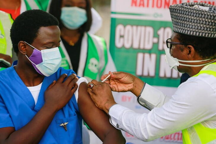 &copy; Reuters. 　２月１８日、世界保健機関（ＷＨＯ）は、エジプト、ケニア、ナイジェリア、セネガル、南アフリカ、チュニジアのアフリカ６カ国が、メッセンジャーＲＮＡ（ｍＲＮＡ）ワクチンの製造