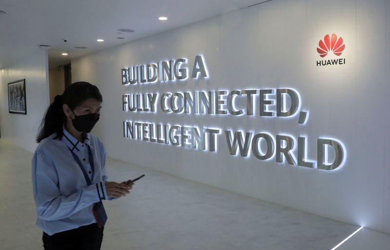 &copy; Reuters. 　中国の通信機器大手、華為技術（ファーウェイ）は４０億元（６億３２５２万ドル）を投じて、デジタル電力部門の新本社と研究開発センターを建設する。地元メディアが報じた。マレー