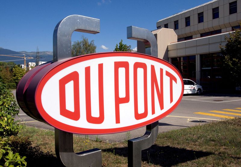 &copy; Reuters. FILE PHOTO: A DuPont logo is pictured on the research center in Meyrin near Geneva August 4, 2009.   REUTERS/Denis Balibouse//File Photo