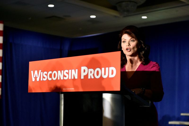 &copy; Reuters. FILE PHOTO: Lieutenant Governor Rebecca Kleefisch announces that Republican Governor Scott Walker's campaign is going to seek a recount in the race for the governor of Wisconsin at a mid-term election night party in Pewaukee, Wisconsin, U.S. November 7, 2