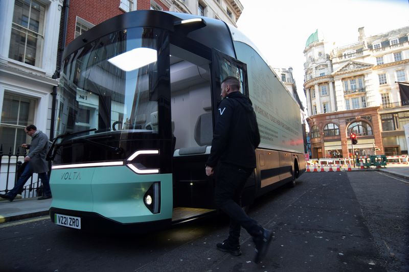 &copy; Reuters. FILE PHOTO-  A prototype of the Volta Zero, a 16-tonne electric truck that Volta Trucks will start mass producing in late 2022, is displayed in central London, Britain, January 13, 2022.. REUTERS/Nick Carey