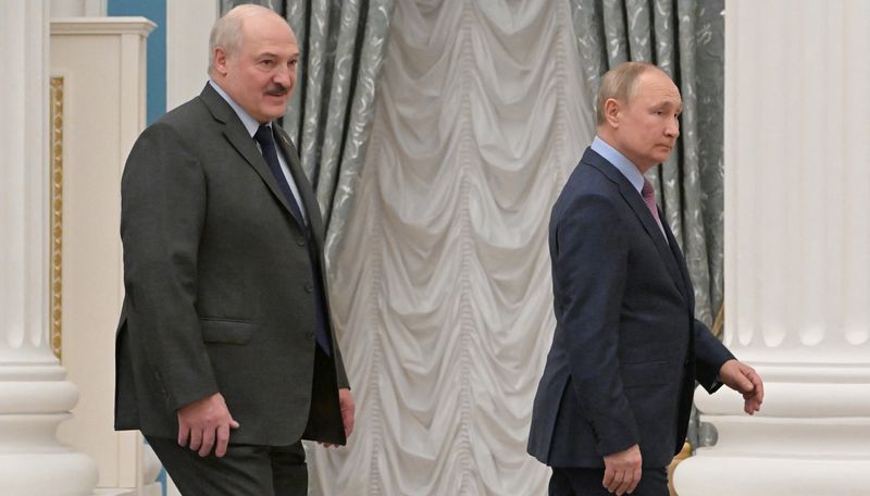 Лукашенко рассчитывает на строительство порта для белорусских грузов в России