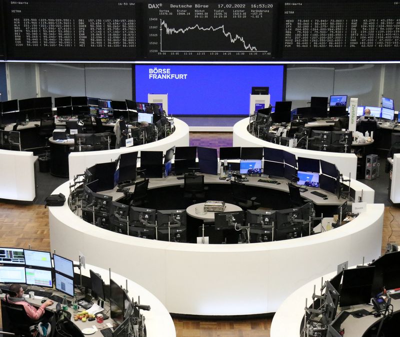 &copy; Reuters. Tela mostra o índice alemão DAX no salão da Bolsa de valores de Frankfurt, Alemanha
17/02/2022
REUTERS/Staff