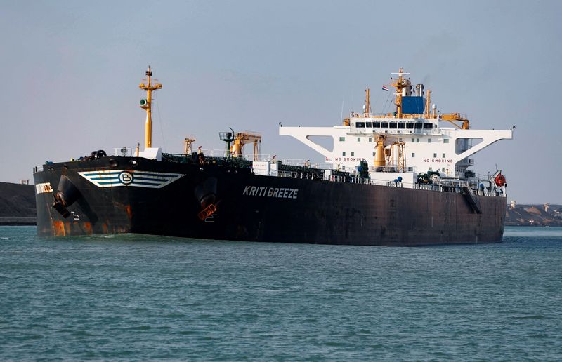 &copy; Reuters. Tanque de petróleo americano no Canal de Suez. 
15/02/2022 
REUTERS/Mohamed Abd El Ghany