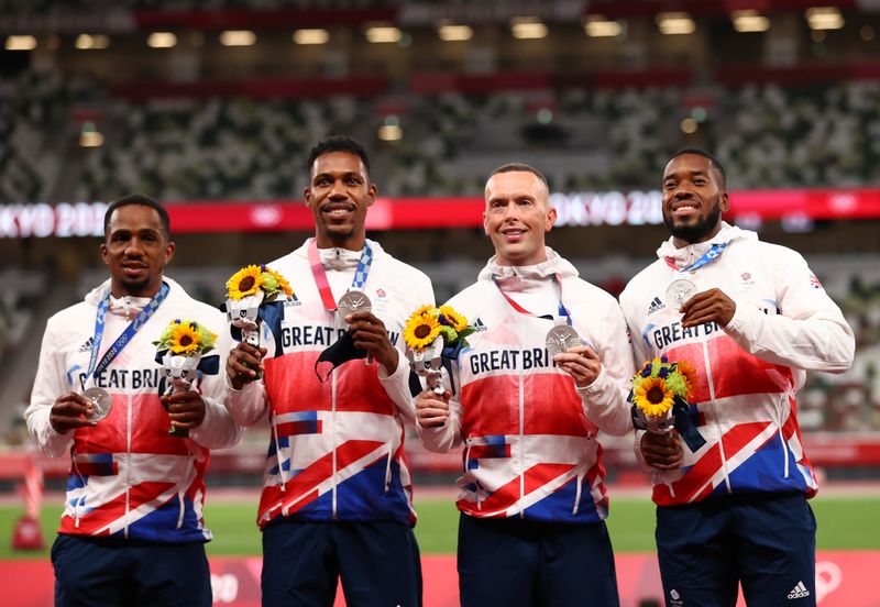 &copy; Reuters. 　ＣＡＳは１８日、東京五輪の陸上男子４００メートルリレーで銀メダルを獲得した英国チームの選手から禁止薬物が検出された問題を受け、同国のメダルを剥奪すると発表した。写真左端