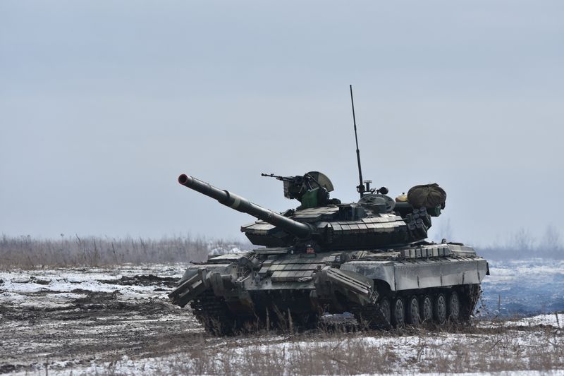 &copy; Reuters. FILE PHOTO: Ukrainian servicemen drive a tank during drills at a training ground in unknown location in Ukraine, in this handout picture released February 18, 2022. Ukrainian Joint Forces Operation Press Service/Handout via REUTERS 