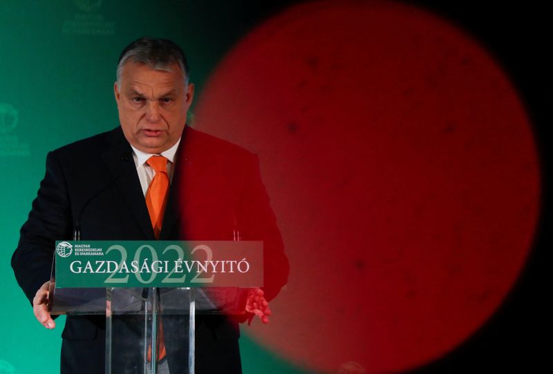 &copy; Reuters. Hungarian Prime Minister Viktor Orban speaks during a business conference in Budapest, Hungary, February 19, 2022. REUTERS/Bernadett Szabo