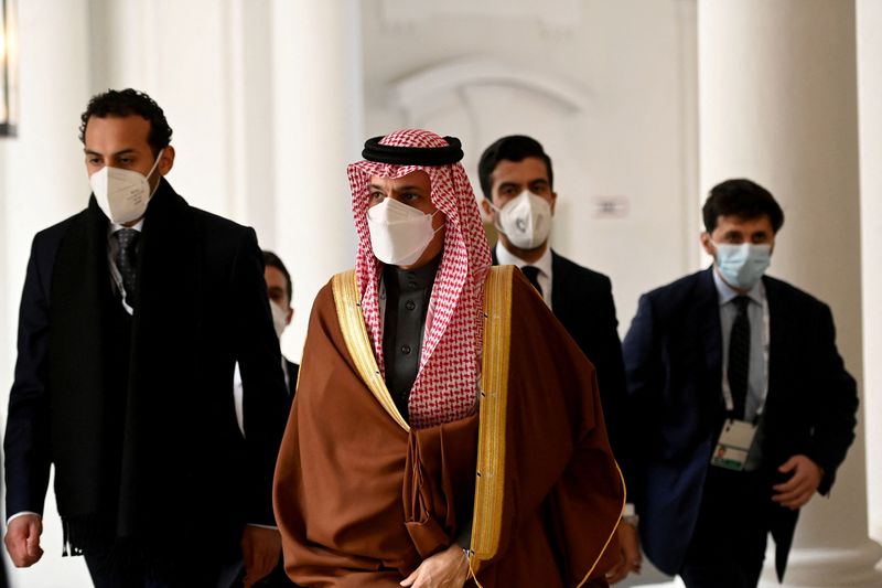 &copy; Reuters. الأمير فيصل بن فرحان آل سعود وزير الخارجية السعودي يصل لحضور اجتماع في مؤتمر ميونيخ للأمن في ميونيخ بألمانيا يوم السبت. صورة لرويترز من ممثل