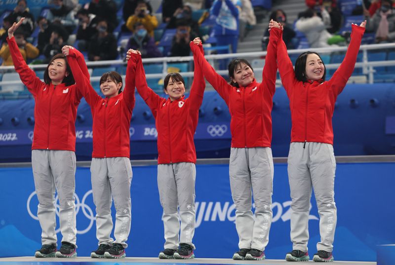 &copy; Reuters. 　北京冬季五輪は２０日、カーリング女子決勝を行い、日本代表ロコ・ソラーレは英国に３─１０で敗戦。金メダルには届かなかったが、初の銀メダルを獲得した（２０２２年　ロイター）