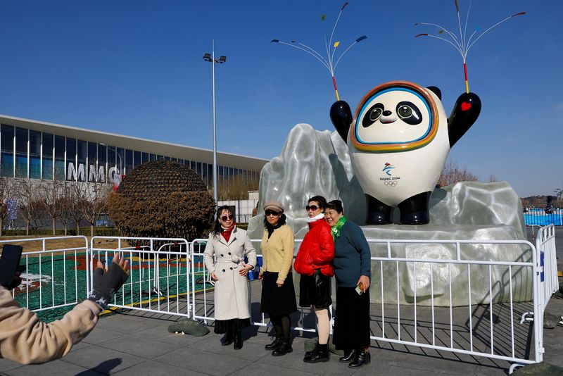 Olympics-Beijing closes curtain on 'closed loop' Games