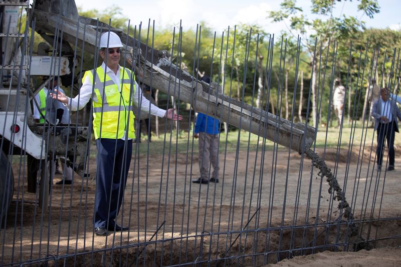 © Reuters. Dominican Republic's President Luis Abinader gestures near a construction of a border wall that will cover almost half of the border with Haiti to stop irregular migration and criminal activities in Abanico, in Dajabon providence, Dominican Republic, February 20, 2022. REUTERS/Fran Afonso 