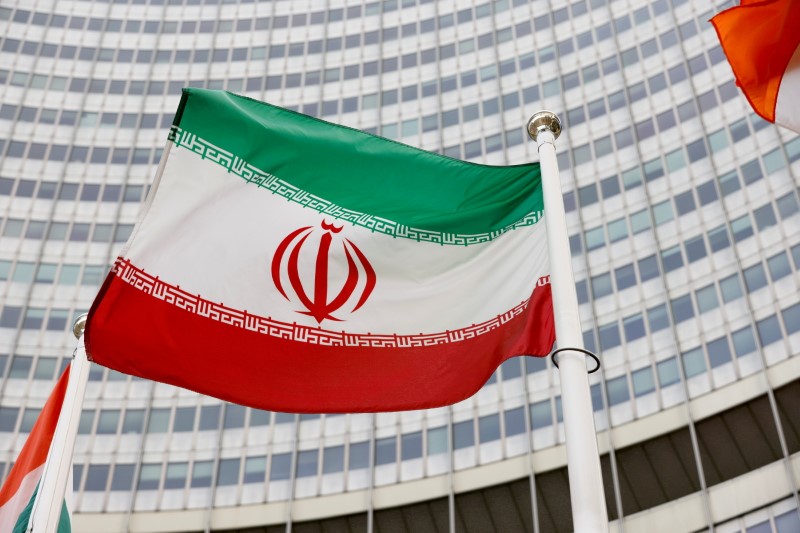 &copy; Reuters. 　２月２１日、イラン外務省の報道官は、定例の記者会見で、２０１５年の核合意再建に向けた協議に「重要な進展」がみられたと述べた。写真はイランの国旗。ウイーンの国際原子力機関
