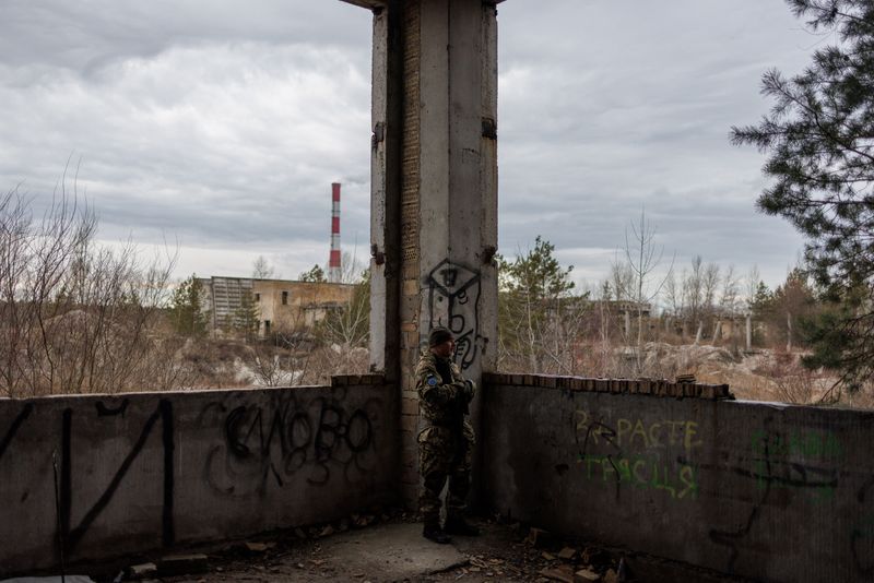 &copy; Reuters. Reservists take part in a tactical training and individual combat skills conducted by the Territorial Defense of the Capital in Kyiv, Ukraine, February 19, 2022. REUTERS/Antonio Bronic