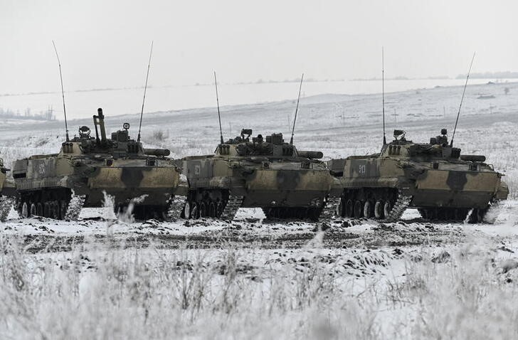 &copy; Reuters. A view shows Russian BMP-3 infantry fighting vehicles during drills held by the armed forces of the Southern Military District at the Kadamovsky range in the Rostov region, Russia January 27, 2022. REUTERS/Sergey Pivovarov