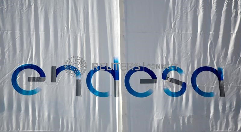 &copy; Reuters. FOTO DE ARCHIVO: El logotipo de Endesa en su sede en Madrid, España, el 26 de abril de 2016. REUTERS/Andrea Comas