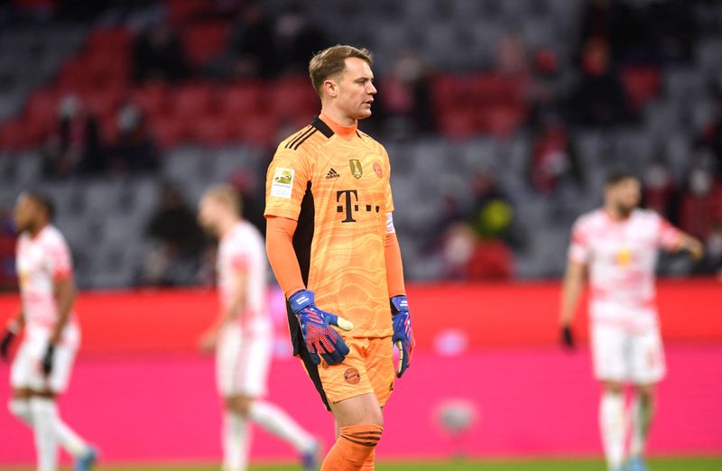 &copy; Reuters. FOTO DE ARCHIVO: El portero Manuel Neuer durante el partido de liga de fútbol alemana disputada entre el Bayer de Múnich y el RB Leipzig en el estadio Allianz Arena de Múnich, Alemania, el 5 de febrero de 2022. çREUTERS/Andreas Gebert