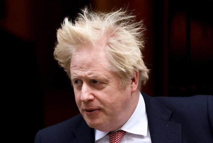 &copy; Reuters. Foto del lunes del Primer Ministro británico Boris Johnson abandonando 10 Downing Street
Feb 21, 2022. REUTERS/Tom Nicholson